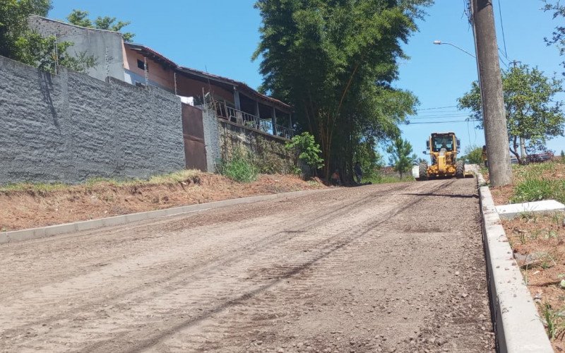 As vias contempladas são a rua Doutor Victor Otto Schmidt e sua lateral