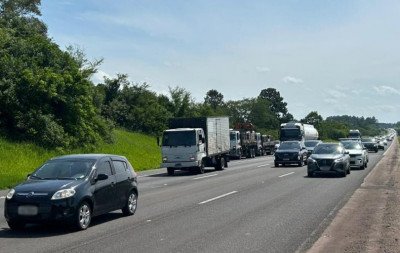 FREE WAY: Mais de 5 mil veículos cruzaram as praças de pedágio rumo ao litoral norte em menos de duas horas