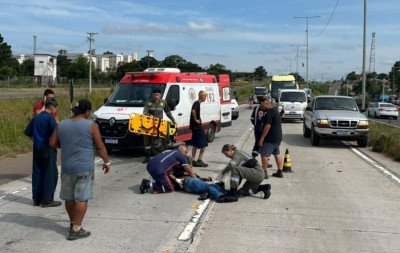 RS-118: Colisão entre carro e moto provoca engarrafamento na região