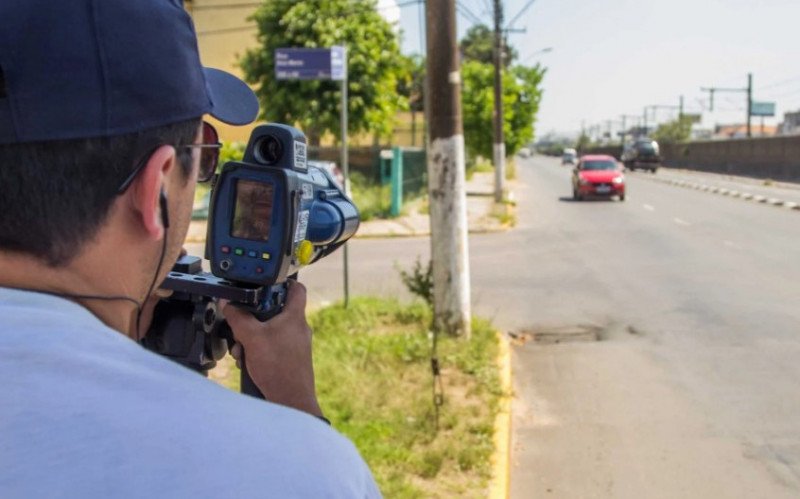 Radares devem voltar a circular e autuar por vias importantes como a Avenida Guilherme Schell | abc+