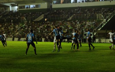 Grêmio estreia no Gauchão com goleada de 4 a 0