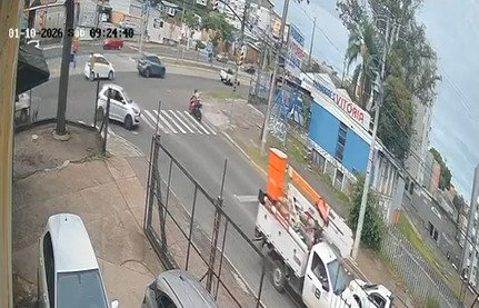 Motociclista colidiu contra muro em Porto Alegre e não resistiu aos ferimentos | abc+
