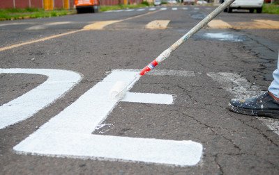 Prefeitura inicia revitalização da sinalização em frente às escolas em Canoas