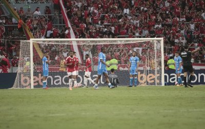 Novo Hamburgo sai na frente com golaço, mas leva a virada e perde para o Inter no Beira-Rio