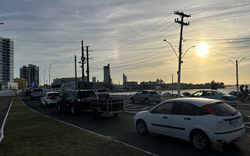 Necessidade de construção de nova ponte sobre o canal do Rio Tramandaí volta todos os anos durante a alta temporada