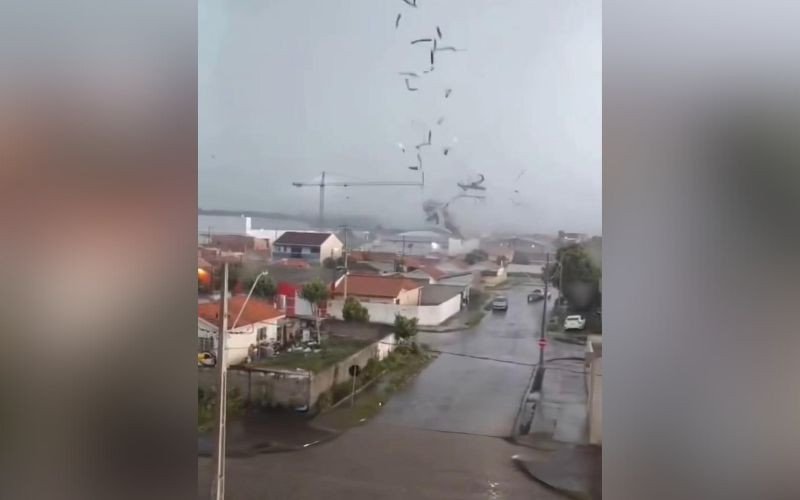 Tornado causou estragos em São José dos Pinhais, no Paraná, neste sábado (10) | abc+