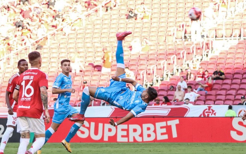 Golaço de Alisson abriu placar do jogo entre Inter e Novo Hamburgo | abc+