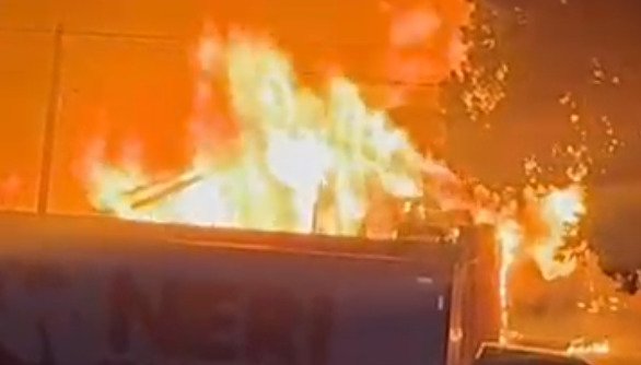 Incêndio aconteceu na noite deste domingo (11) | abc+