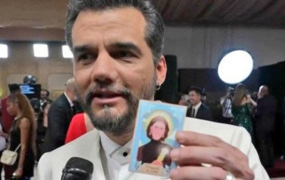 "Só deu Nordeste em Lalaland": Fernanda Torres celebra vitórias de Wagner Moura e O Agente Secreto no Globo de Ouro