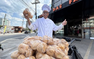 "Olha o queijiiiiiinho": História de um policial militar que virou ícone de Tramandaí vendendo pão de queijo