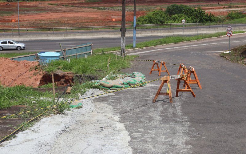 Obras provocam erosão em parte da Rua Gutemberg, no bairro Ideal | abc+