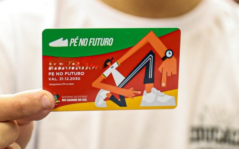 Cartão do Pé no Futuro garante R$ 150 para que os estudantes possam comprar tênis e meias | abc+