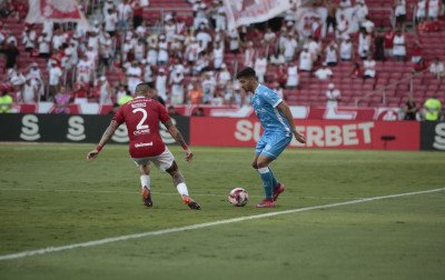 Allison celebra gol antológico, mas alerta para concentração contra o Juventude