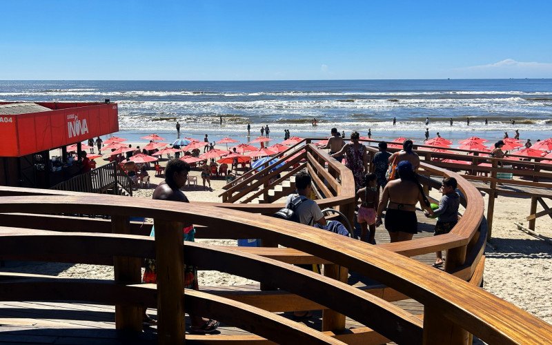 Passagem sobre as dunas foi facilitada com o mirante