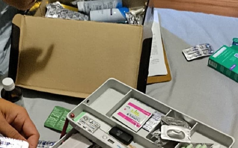 Maleta e caixa com medicamentos é encontrada na casa de suspeitos e substâncias são analisadas pela Polícia | abc+