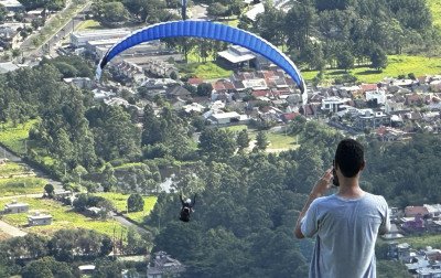"Me limitaram de andar, não de voar": Experiência do voo livre rompe barreiras em Sapiranga