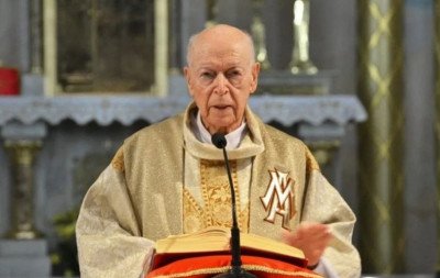 Padre de 103 anos morre durante reza da Ave Maria em igreja