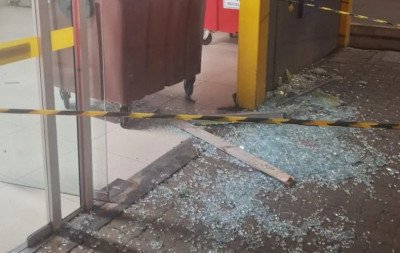 Homem quebra porta de vidro, invade e depreda Estação Rio dos Sinos