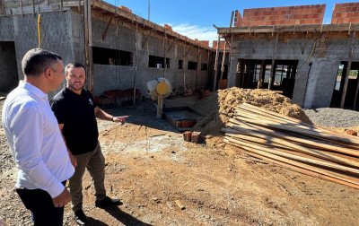 Obras da UBS do Residencial Azaleia, em Parobé, atingem 50% de conclusão