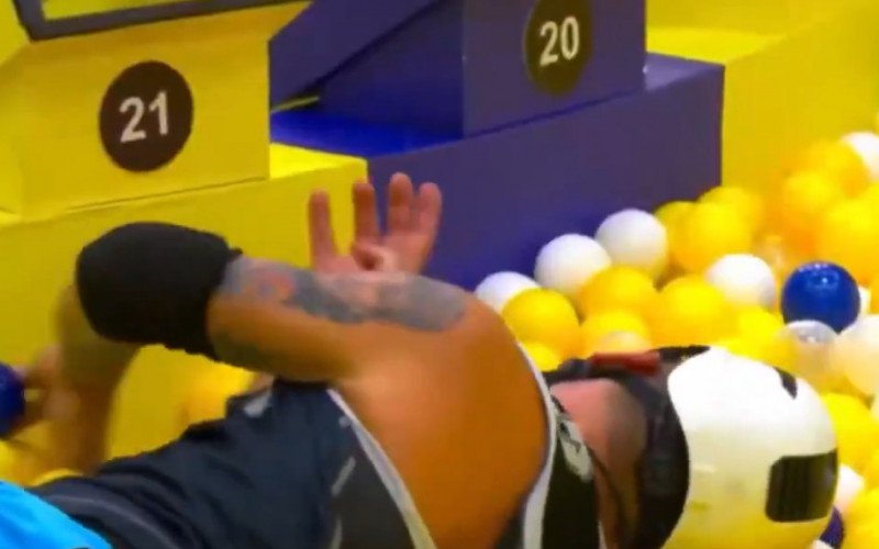 Ator Henri Catelli sofreu uma convulsão durante a primeira prova do líder do BBB 26 | abc+