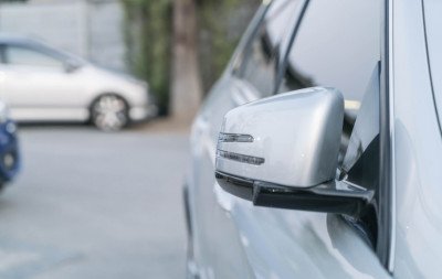 Aviso aos motoristas: Estacionar na frente da própria garagem pode causar prejuízo inesperado