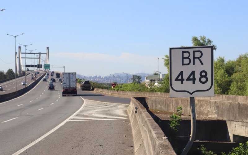 PRF solicita radares na ponte estaiada da BR-448, no entorno da Arena do Grêmio, em ambos sentidos após sequência de acidentes com mortes registrados no local | abc+