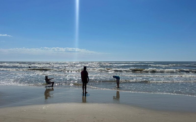 Quinta-feira de sol e calor garante cenário de verão em Tramandaí