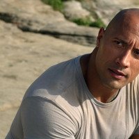 No Brasil, The Rock elogia Wagner Moura e brinca: "Roubou meu Globo de Ouro"