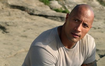 No Brasil, The Rock elogia Wagner Moura e brinca: "Roubou meu Globo de Ouro"