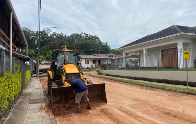 Barro, buracos e asfalto cedido: Temporal causa estragos em Campo Bom