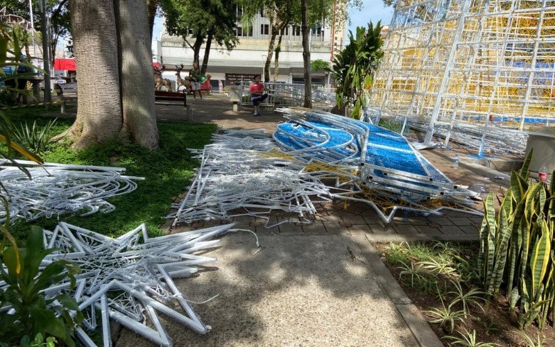 Remoção do Natal de Novo Hamburgo 2025 continua nesta sexta-feira (16)