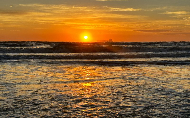 Nascer do sol oferece um espetáculo visual a quem acorda cedo