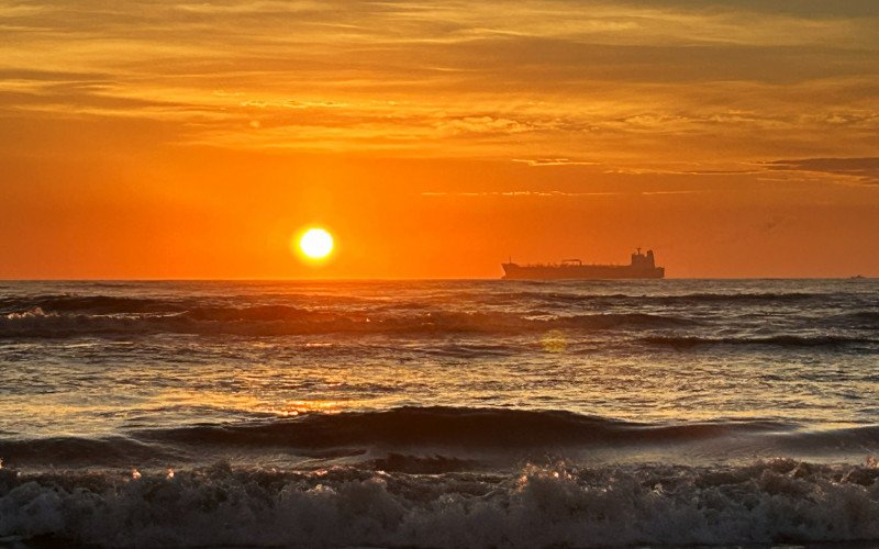 Nascer do sol oferece um espetáculo visual a quem acorda cedo