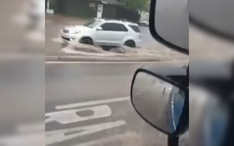 Chuva forte provoca alagamentos no bairro Scharlau, em São Leopoldo | abc+
