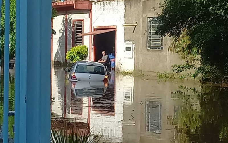 Carro submerso em Sapiranga | abc+