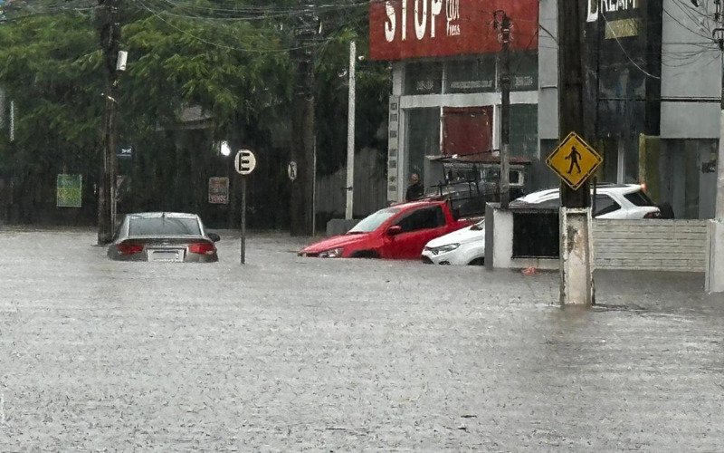 Chuva causou transtornos no trânsito de Novo Hamburgo na tarde desta sexta-feira (16) | abc+