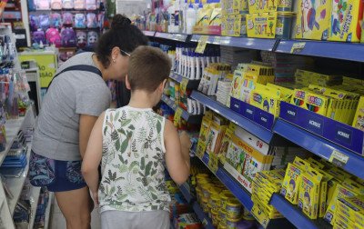 Minecraft, Roblox, Stitch e até capivaras: As tendências no início da busca por materiais escolares em Novo Hamburgo