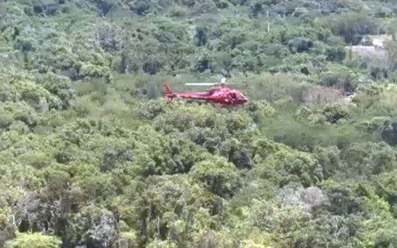Helicóptero cai na zona oeste do Rio e deixa três pessoas mortas | abc+