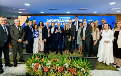 Lei para regulamentar instituições comunitárias é assinada após 13 anos e universidades da região poderão acessar novos recursos