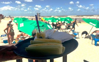 Consumo na areia ou cooler? Confira os preços da gastronomia na beira-mar do litoral norte