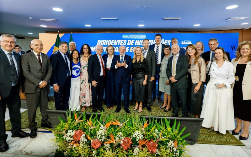 Representantes da Unisinos e La Salle participaram de assinatura em Brasília  | abc+