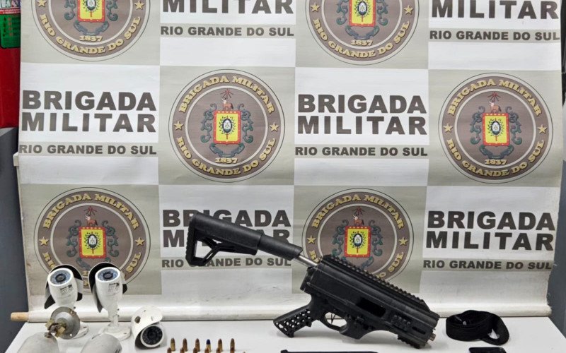 Arma foi apreendida na madrugada de ontem no Centenário | abc+