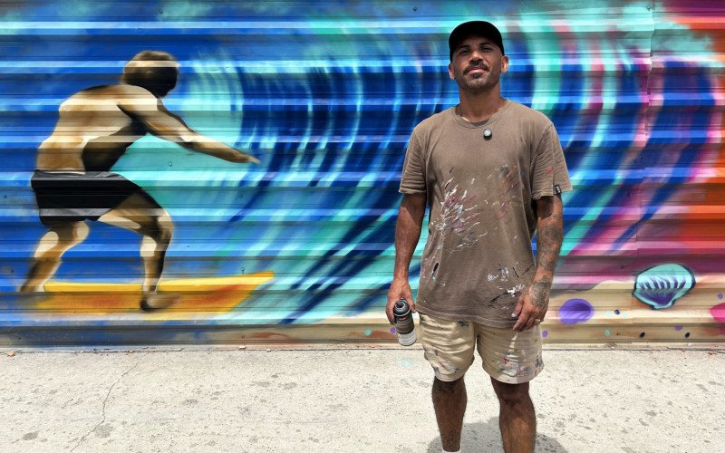 Bobby Bitencourt é muralista há mais de 20 anos