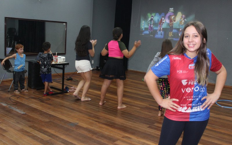 Manuely aproveita atividades de férias no CEU das Artes