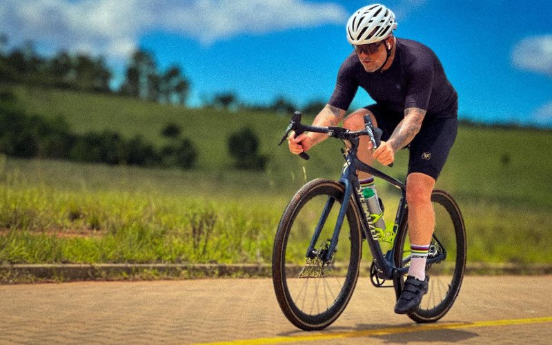 Douglas Dalua intensificou os treinos visando a viagem de bicicleta para Aparecida (SP)