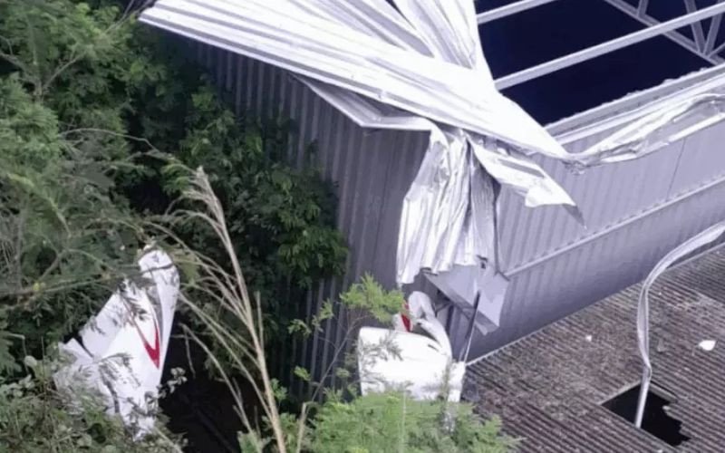 Avião de pequeno porte caiu em Guarapari, no Espírito Santo | abc+