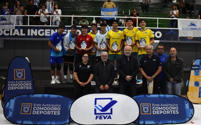 Seleção Brasileira celebra a conquista do Sul-americano na Argentina