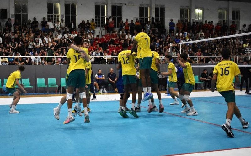 Seleção Brasileira celebra a conquista do Sul-americano na Argentina