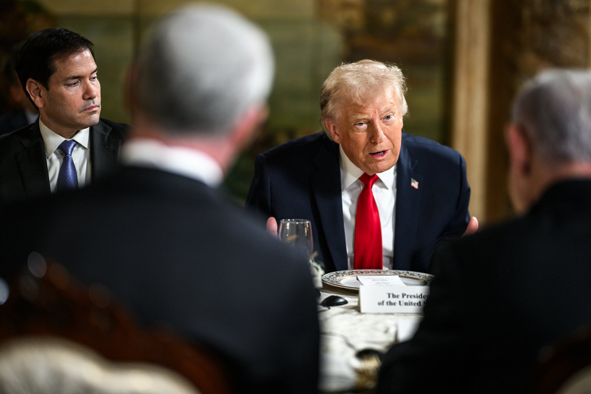 Trump amea&ccedil;a tarifa de 50% sobre aeronaves canadenses vendidas aos EUA