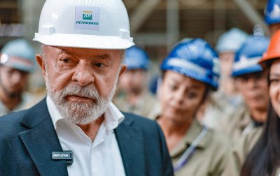 "Trump nos taxou? Eu não vou ficar me lamentando", diz Lula ao voltar a citar presidente dos EUA em evento no RS
